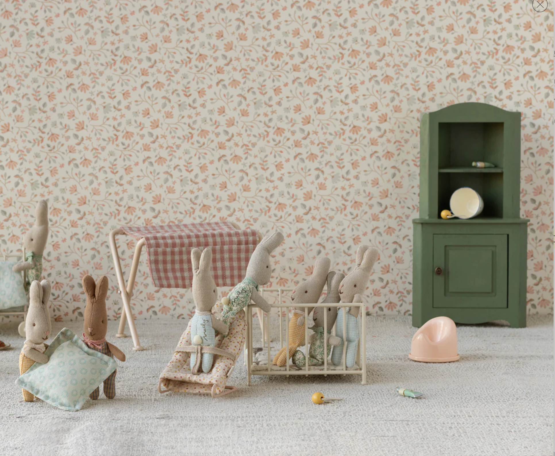 Dark Green Corner Cabinet, Mouse - Cardeva